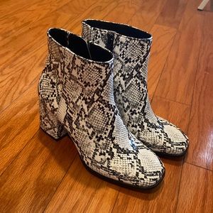 No 6 Snake Skin Leather Booties. Size 6.5.